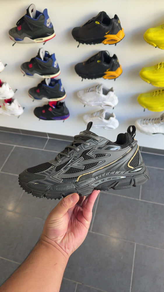 Off White Be right Back